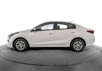 Подержанный автомобиль Kia Rio Sedan 2021 года (8 фото)