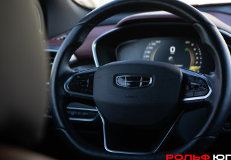 Подержанный автомобиль Geely Coolray 2023 года (12 фото)