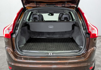 Подержанный автомобиль Volvo XC60 2014 года (10 фото)