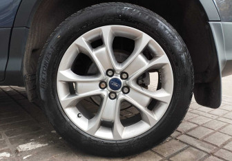 Подержанный автомобиль Ford Kuga 2014 года (13 фото)