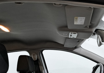 Подержанный автомобиль Renault Fluence 2014 года (23 фото)