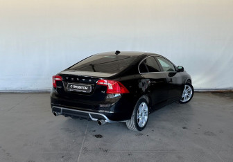 Подержанный автомобиль Volvo S60 2017 года (6 фото)
