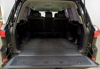 Подержанный автомобиль Lexus LX 2016 года (10 фото)