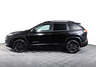 Подержанный автомобиль Jeep Cherokee 2014 года (8 фото)