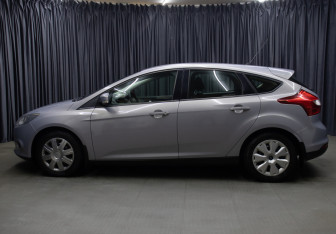 Подержанный автомобиль Ford Focus Hatchback 2012 года (8 фото)
