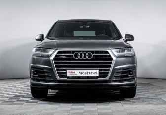 Подержанный автомобиль Audi Q7 2015 года (2 фото)