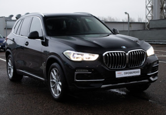 Подержанный автомобиль BMW X5 2020 года (3 фото)