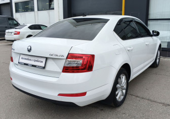 Подержанный автомобиль Skoda Octavia Liftback 2016 года (5 фото)