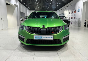 Подержанный автомобиль Skoda Octavia RS Wagon 2019 года (2 фото)