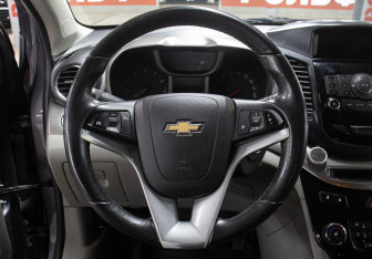Подержанный автомобиль Chevrolet Orlando 2011 года (17 фото)
