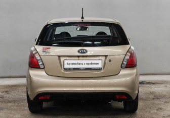 Подержанный автомобиль Kia Rio Hatchback 2009 года (6 фото)