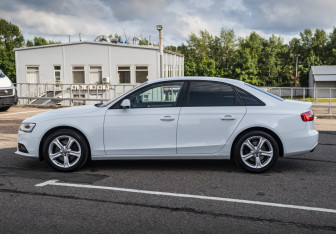 Подержанный автомобиль Audi A4 Sedan 2013 года (8 фото)