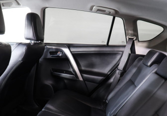 Подержанный автомобиль Toyota RAV4 2017 года (10 фото)