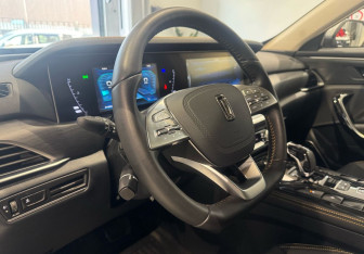 Подержанный автомобиль FAW Bestune T77 2023 года (12 фото)