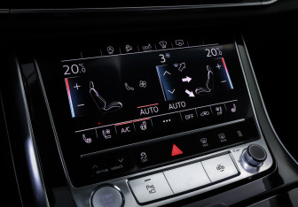 Подержанный автомобиль Audi Q8 2019 года (17 фото)