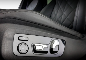 Подержанный автомобиль BMW X6 2024 года (21 фото)