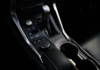 Подержанный автомобиль Lexus NX 2016 года (18 фото)