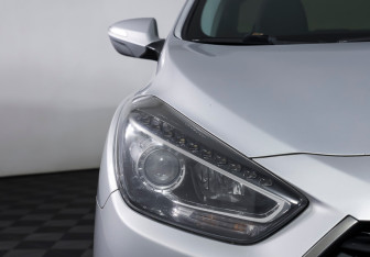 Подержанный автомобиль Hyundai i40 Sedan 2016 года (22 фото)