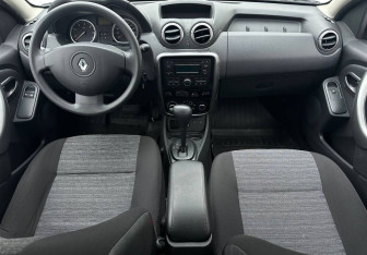 Подержанный автомобиль Renault Duster 2014 года (11 фото)