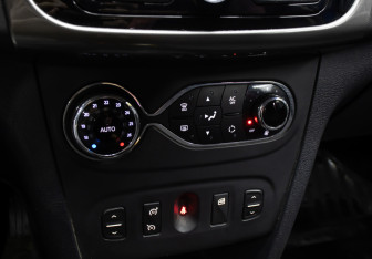 Подержанный автомобиль Renault Logan Sedan 2014 года (18 фото)