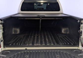 Подержанный автомобиль Toyota Hilux 2021 года (10 фото)