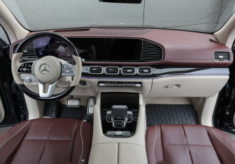 Подержанный автомобиль Mercedes-Benz Maybach GLS 2023 года (14 фото)