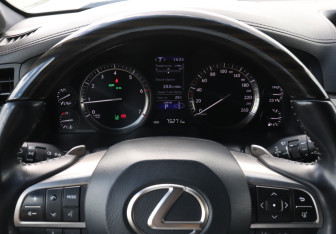 Подержанный автомобиль Lexus LX 2019 года (11 фото)
