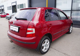 Подержанный автомобиль Skoda Fabia Hatchback 2005 года (5 фото)
