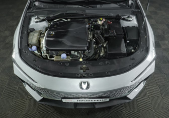 Подержанный автомобиль Changan UNI-V 2023 года (9 фото)