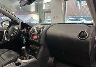 Подержанный автомобиль Nissan Qashqai 2011 года (10 фото)