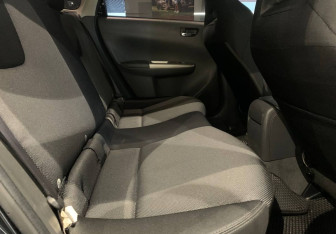 Подержанный автомобиль Subaru Impreza Hatchback 2007 года (15 фото)