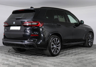 Подержанный автомобиль BMW X5 2020 года (2 фото)