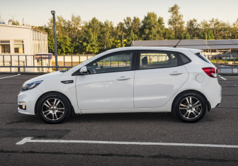 Подержанный автомобиль Kia Rio Hatchback 2016 года (8 фото)