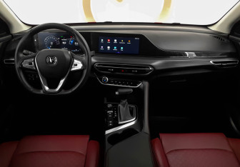 Подержанный автомобиль Changan Eado Plus 2023 года (8 фото)