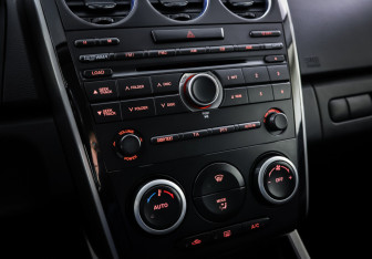 Подержанный автомобиль Mazda CX-7 2010 года (19 фото)