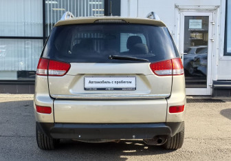Подержанный автомобиль Citroen C-Crosser 2009 года (6 фото)