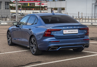 Подержанный автомобиль Volvo S60 2021 года (7 фото)