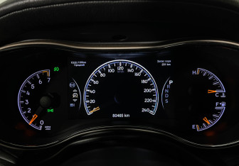 Подержанный автомобиль Jeep Grand Cherokee 2014 года (3 фото)