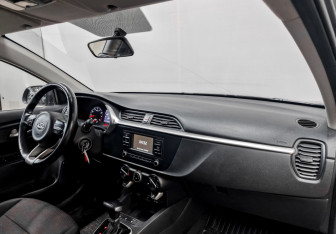 Подержанный автомобиль Kia Rio Hatchback 2021 года (11 фото)