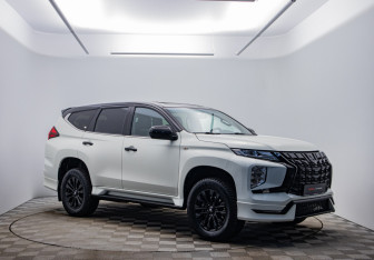 Подержанный автомобиль Mitsubishi Montero Sport 2022 года (3 фото)