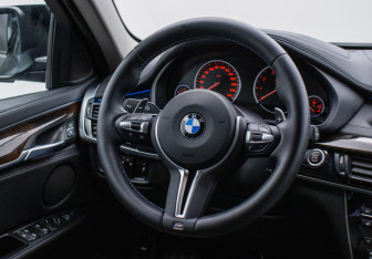 Подержанный автомобиль BMW X6 2016 года (15 фото)