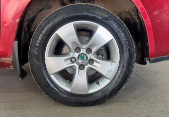 Подержанный автомобиль Skoda Fabia Hatchback 2008 года (16 фото)
