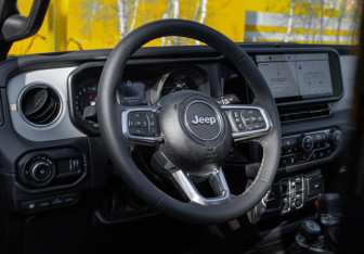 Подержанный автомобиль Jeep Wrangler 2025 года (22 фото)