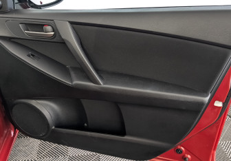 Подержанный автомобиль Mazda 3 Hatchback 2012 года (25 фото)