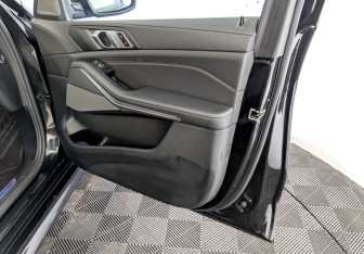 Подержанный автомобиль BMW X5 2021 года (26 фото)