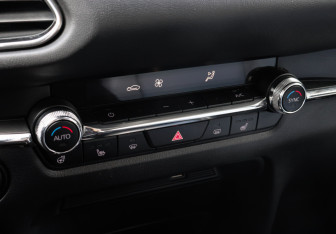 Подержанный автомобиль Mazda CX-30 2020 года (14 фото)