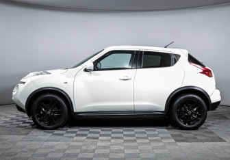 Подержанный автомобиль Nissan Juke 2011 года (8 фото)