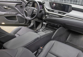 Подержанный автомобиль Lexus ES 2021 года (11 фото)