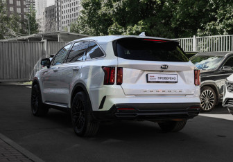 Подержанный автомобиль Kia Sorento 2021 года (6 фото)