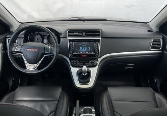 Подержанный автомобиль Haval H6 2015 года (14 фото)